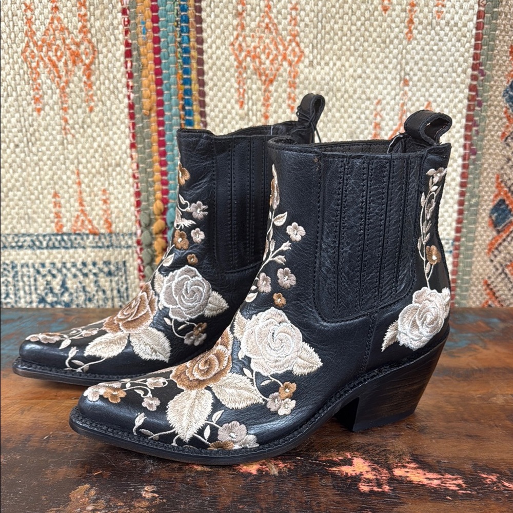 Liberty Black Women's Mossil Negro Bootie. New with tags. - Picture 2 of 8
